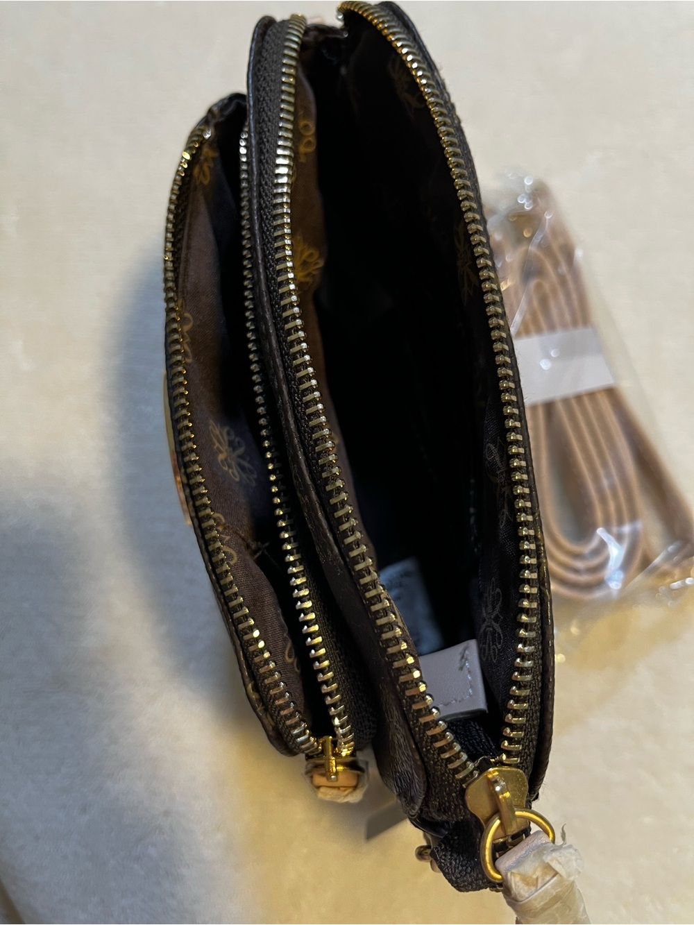 🌸 AVON Signature Collection Black & Blush Pink Crossbody/Wristlet Bag NWT 🌸 - Picture 5 of 7
